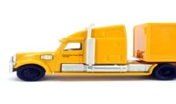 Freightliner DHL Road Train