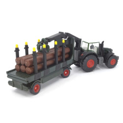 Fendt Tractor mit Holzanhänger
