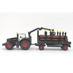 Fendt Tractor mit Holzanhänger
