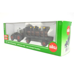 Fendt Tractor mit Holzanhänger