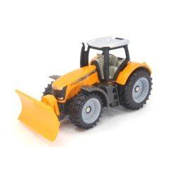 Massey Ferguson mit Schneepflug