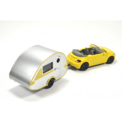 Volkswagen New Beetle cabrio met T@b caravan