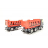 Camion avec benne basculante et remorque benne
