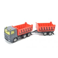 Camion avec benne basculante et remorque benne