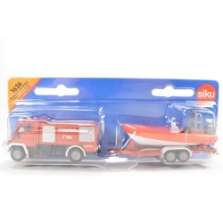 Service d'incendie Unimog avec canot de sauvetage