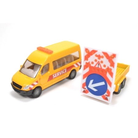 Volkswagen Crafter mit Verkehrssicherungsanhänger