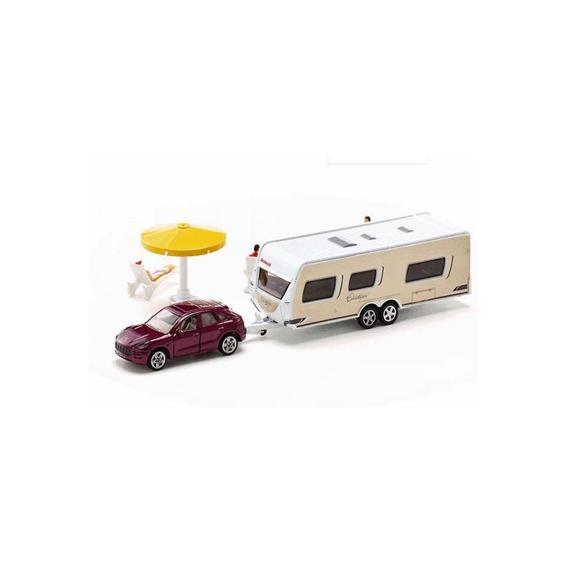 Porsche Macan with caravan