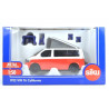 Volkswagen T6 California avec toit mobile et mobilier de jardin