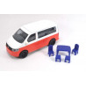 Volkswagen T6 California avec toit mobile et mobilier de jardin