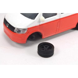 Volkswagen T6 California avec toit mobile et mobilier de jardin
