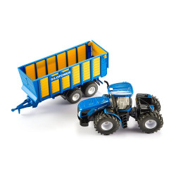 New Holland T9.560 Tractor with Silage Trailer