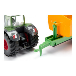 Fendt 936 tractor with hooklift trailer and carriage