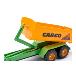 Fendt 936 tractor with hooklift trailer and carriage