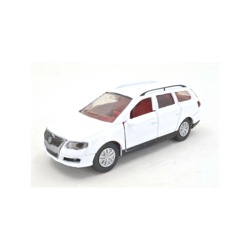 Volkswagen Passat Variant, white