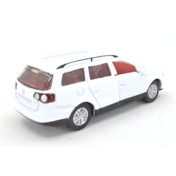 Volkswagen Passat Variant, white