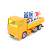 Scania R380 mit Verkehrszeichen