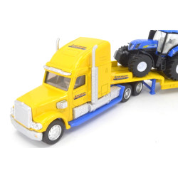 Freightliner met 2 New Holland tractoren