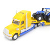 Freightliner met 2 New Holland tractoren