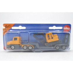 Scania mit Tieflader und Bagger