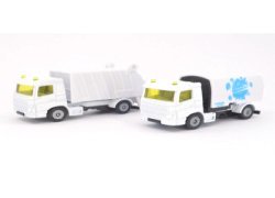 Kommunalset Kehrmaschine und Müllwagen