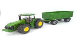 John Deere 8430 Tractor met aanhanger