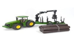 John Deere 8430 trekker met bosbouwaanhangwagen